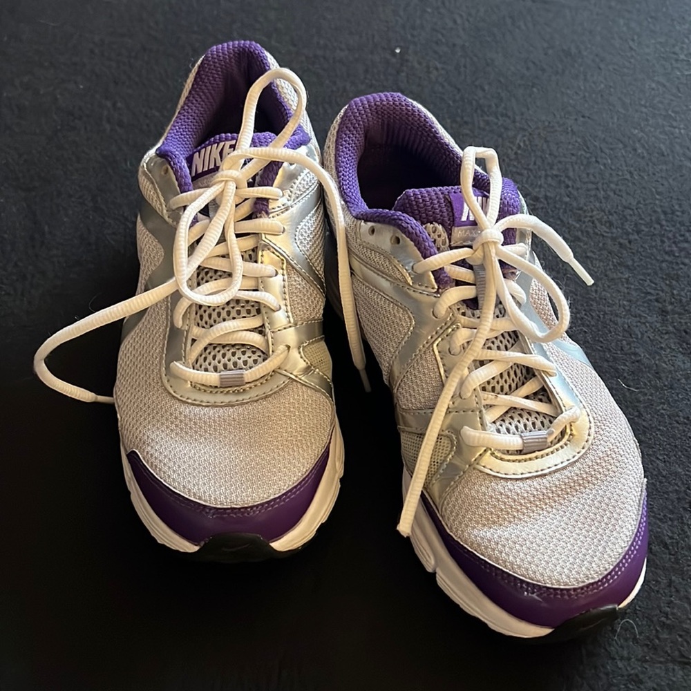Nike Air Max Women’s Silver/Purple Running Lace Up Sneaker Size 6.5